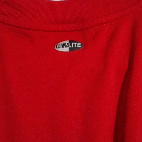 Adidas medium sleeveless red shirt. - Picture 2 of 3